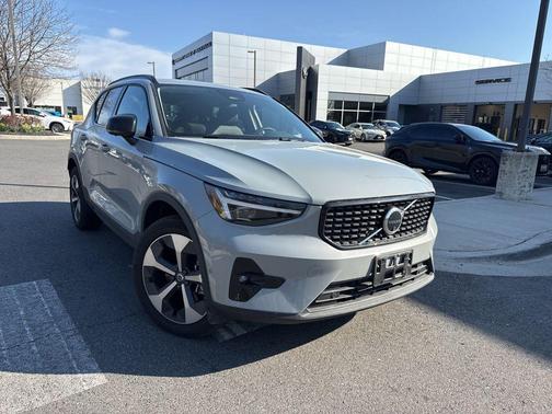 Vapour Grey Metallic 2026 Volvo XC40 Plus, B5 AWD Gas (mild hybrid), Dark
