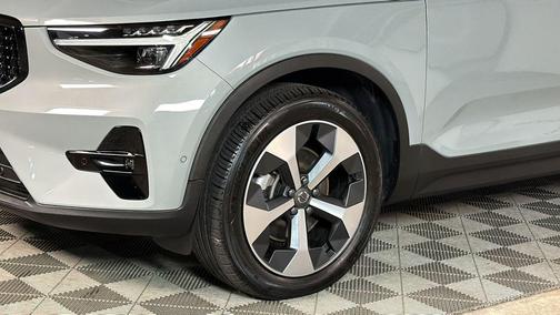 Vapour Grey Metallic 2026 Volvo XC40 Plus, B5 AWD Gas (mild hybrid), Dark