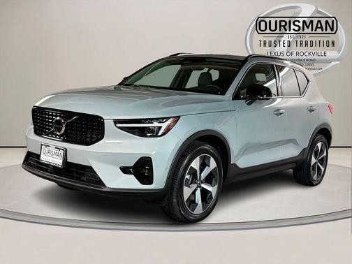 Vapour Grey Metallic 2026 Volvo XC40 Plus, B5 AWD Gas (mild hybrid), Dark