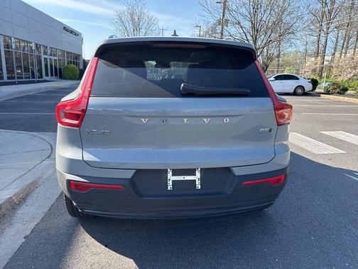 Vapour Grey Metallic 2026 Volvo XC40 Plus, B5 AWD Gas (mild hybrid), Dark