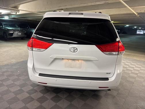 2012 Toyota Sienna XLE
