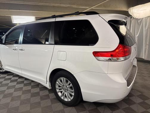 2012 Toyota Sienna XLE