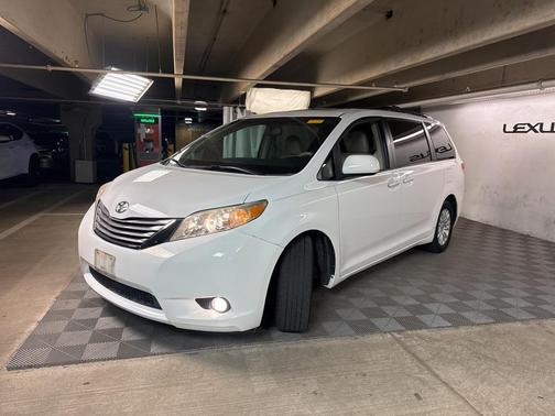 2012 Toyota Sienna XLE