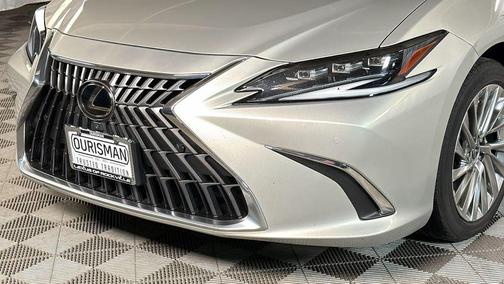 2023 Lexus ES 300h Ultra Luxury