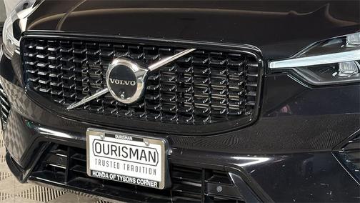 2024 Volvo XC60 Recharge Plug-In Hybrid T8 Plus Dark Theme