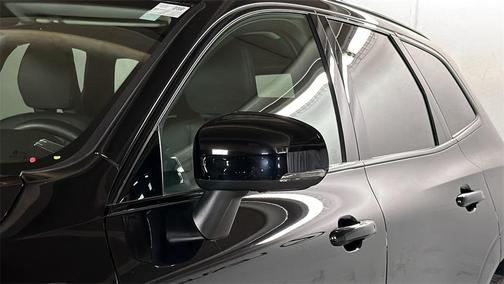 2024 Volvo XC60 Recharge Plug-In Hybrid T8 Plus Dark Theme