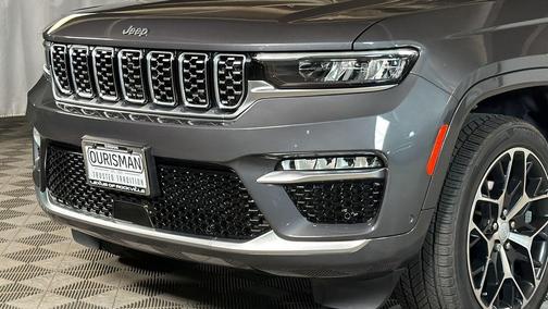 2022 Jeep Grand Cherokee Summit