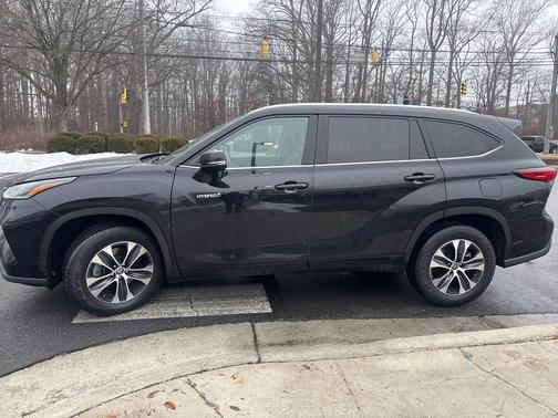 2021 Toyota Highlander Hybrid XLE