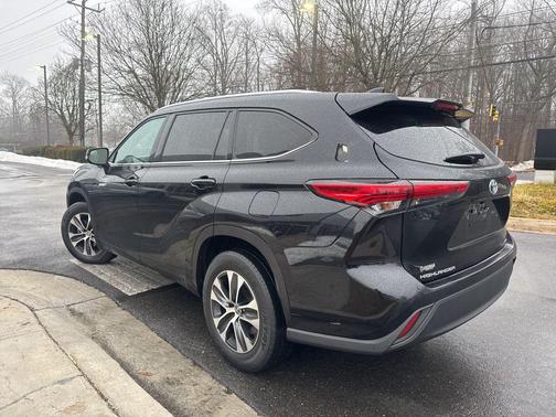 2021 Toyota Highlander Hybrid XLE