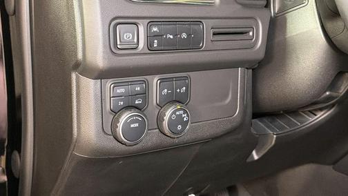 2023 Chevrolet Suburban LS