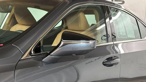 2025 Lexus ES 300h Luxury