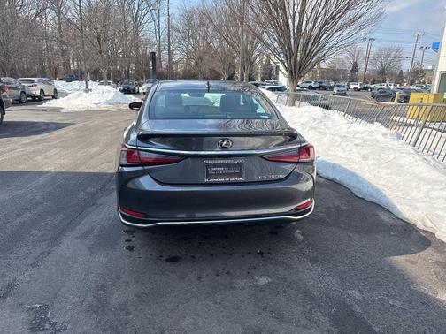 2025 Lexus ES 300h Luxury