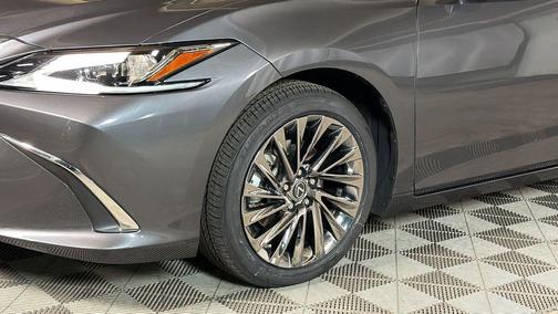 2025 Lexus ES 300h Luxury