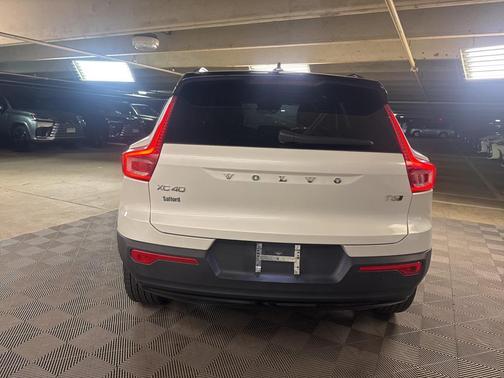 2021 Volvo XC40 T5 R-Design