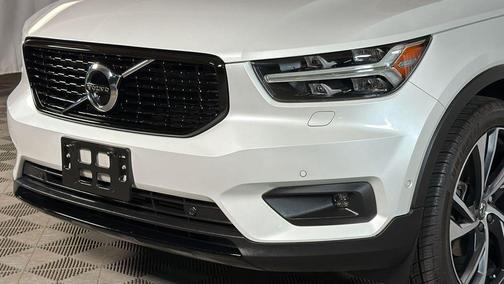 2021 Volvo XC40 T5 R-Design