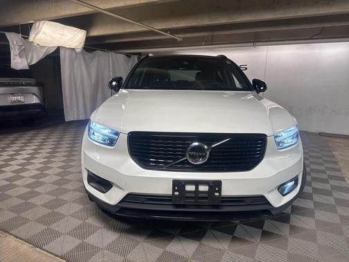 2021 Volvo XC40 T5 R-Design