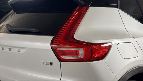 2021 Volvo XC40 T5 R-Design