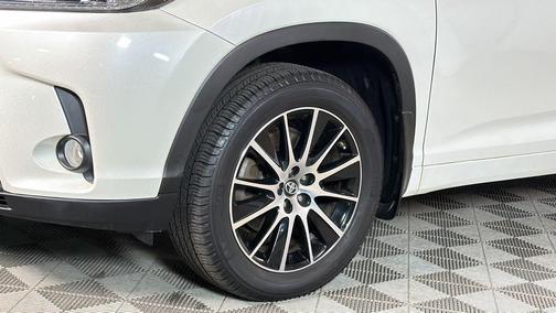 Blizzard Pearl 2018 Toyota Highlander SE