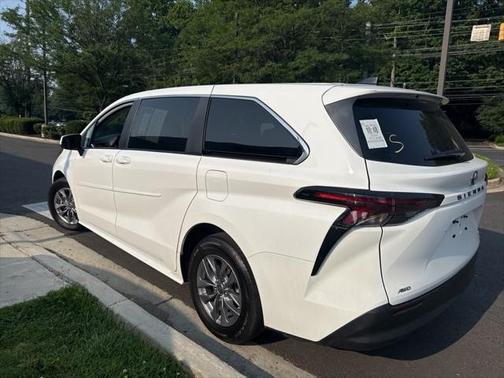 2024 Toyota Sienna LE