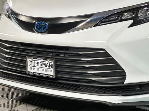 2024 Toyota Sienna LE