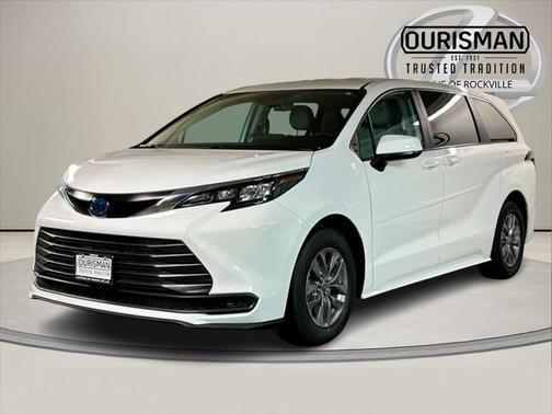 2024 Toyota Sienna LE