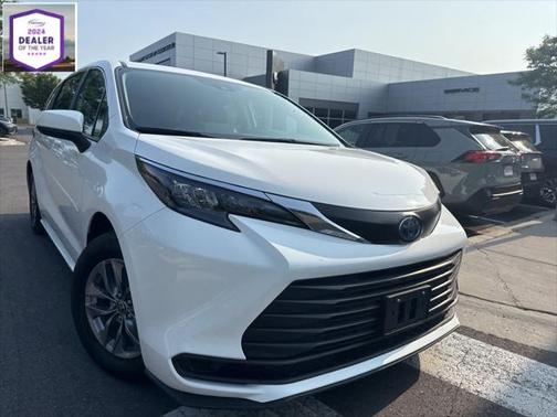 2024 Toyota Sienna LE