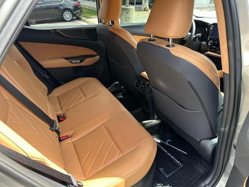 2025 Lexus NX 450h+ Luxury