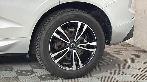 2020 Volvo XC60 T5 Momentum