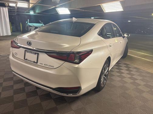 Eminent White Pearl 2021 Lexus ES 250 Base