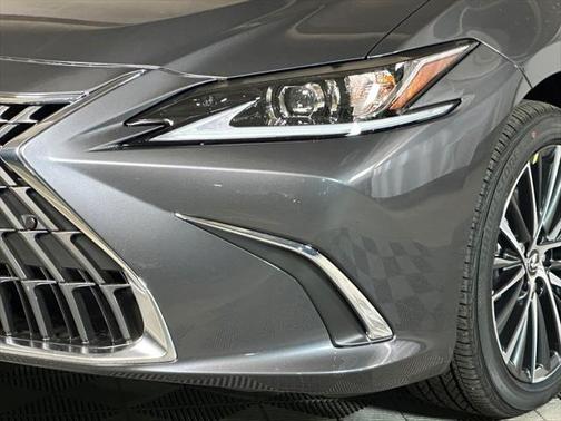 2025 Lexus ES 300h Base