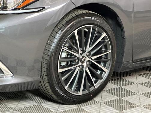 2025 Lexus ES 350 Base