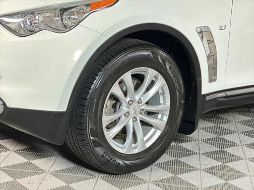2016 INFINITI QX70 Base