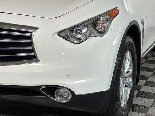 2016 INFINITI QX70 Base