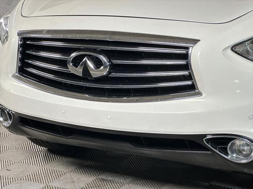 2016 INFINITI QX70 Base