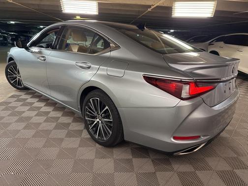 2023 Lexus ES 350 Base