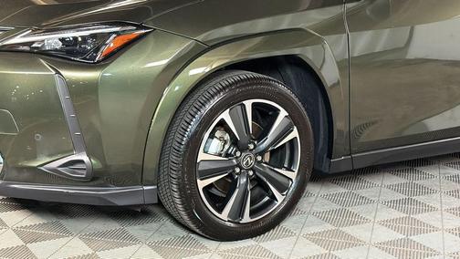 Nori Green Pearl 2025 Lexus UX 300h Premium