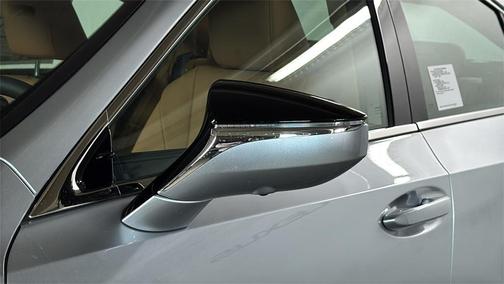 2025 Lexus ES 300h Luxury