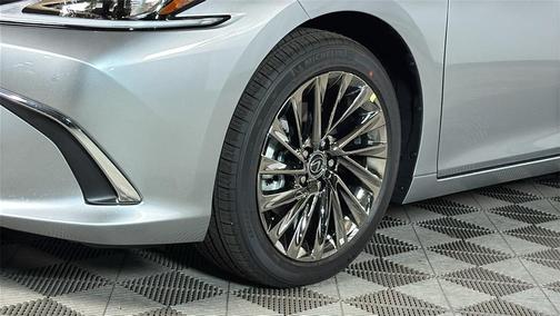 2025 Lexus ES 300h Luxury