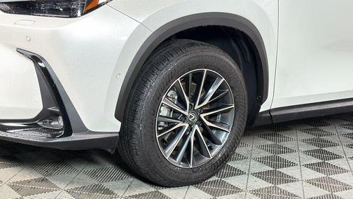 Eminent White Pearl 2025 Lexus NX 350h Luxury
