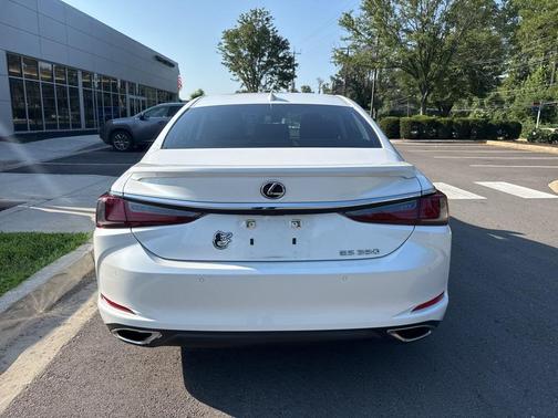 2022 Lexus ES 350 Base