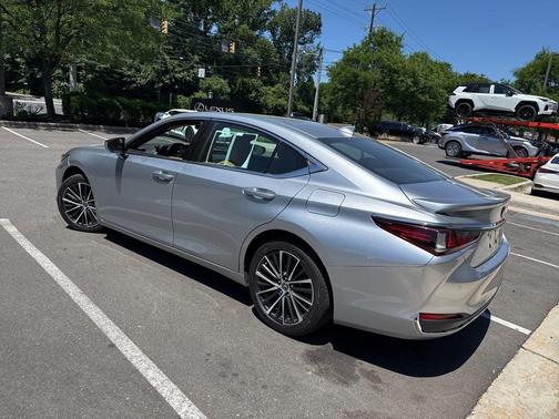 Iridium 2022 Lexus ES 250 Base