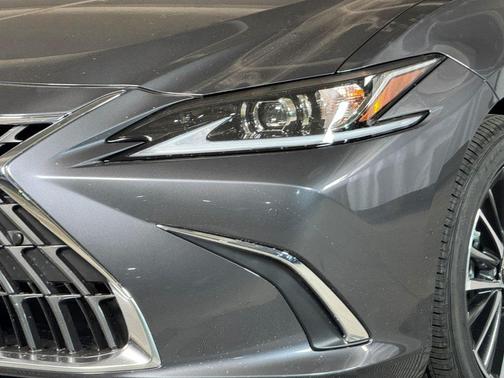 2025 Lexus ES 300h Base