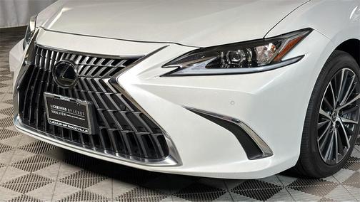 2023 Lexus ES 250 Base