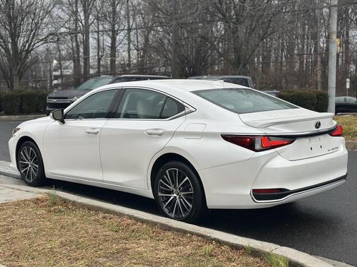 2023 Lexus ES 250 Base