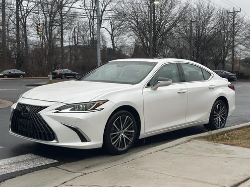 2023 Lexus ES 250 Base
