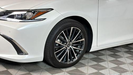 2023 Lexus ES 250 Base