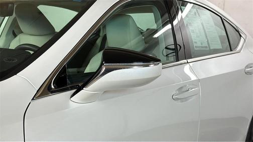 2023 Lexus ES 250 Base