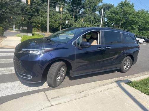 2022 Toyota Sienna XLE 7 Passenger