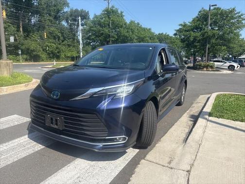 2022 Toyota Sienna XLE 7 Passenger