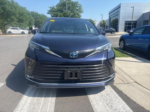 2022 Toyota Sienna XLE 7 Passenger